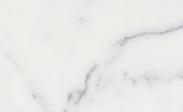 Eine Marmorfliese aus Bianco Carrara C Venato. Damit gehört es zu den beliebtesten genutztem Marmor.